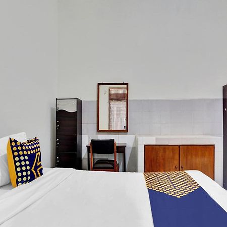 Oyo Life 90539 Taman Borobudur Guest House Syariah Blimbing  Εξωτερικό φωτογραφία