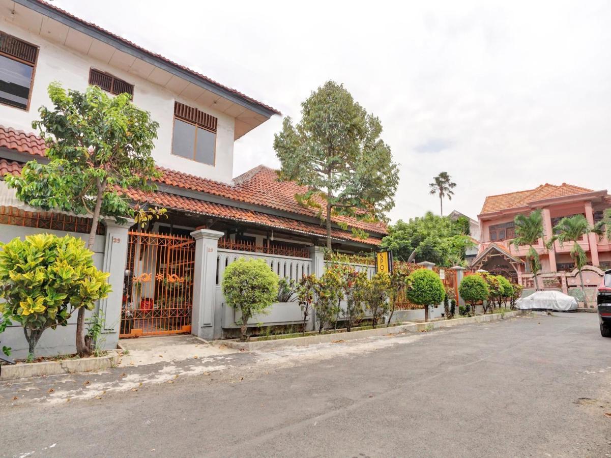 Oyo Life 90539 Taman Borobudur Guest House Syariah Blimbing  Εξωτερικό φωτογραφία