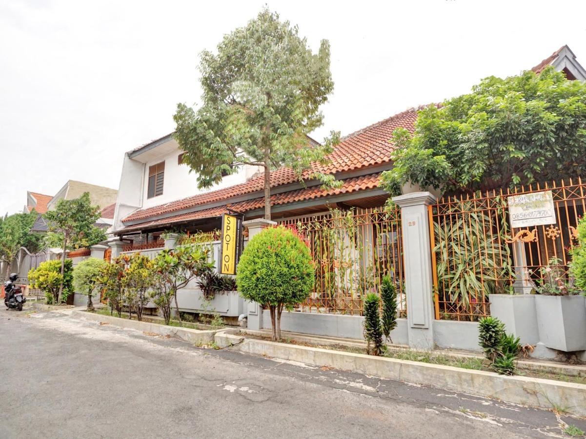 Oyo Life 90539 Taman Borobudur Guest House Syariah Blimbing  Εξωτερικό φωτογραφία
