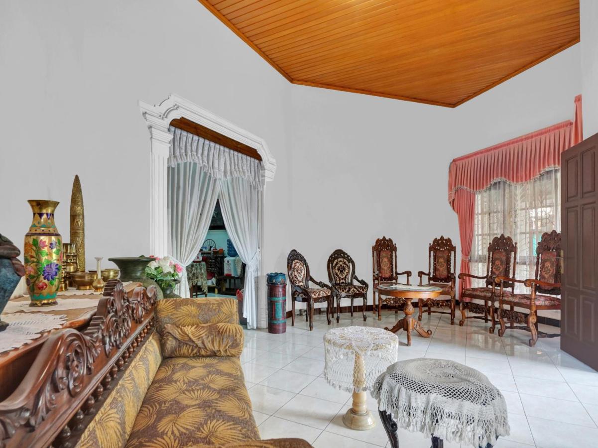 Oyo Life 90539 Taman Borobudur Guest House Syariah Blimbing  Εξωτερικό φωτογραφία