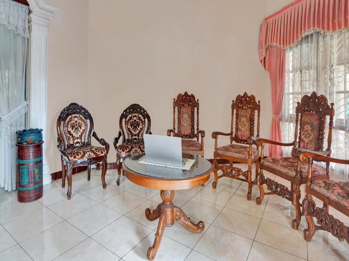 Oyo Life 90539 Taman Borobudur Guest House Syariah Blimbing  Εξωτερικό φωτογραφία