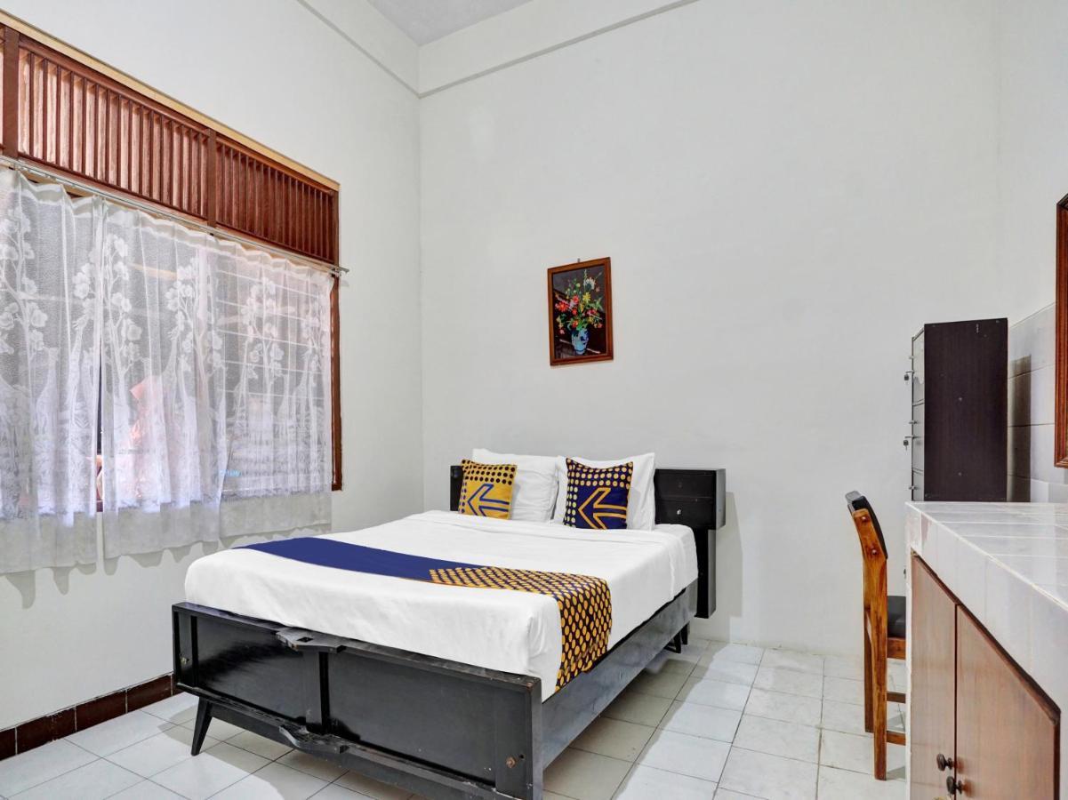 Oyo Life 90539 Taman Borobudur Guest House Syariah Blimbing  Εξωτερικό φωτογραφία