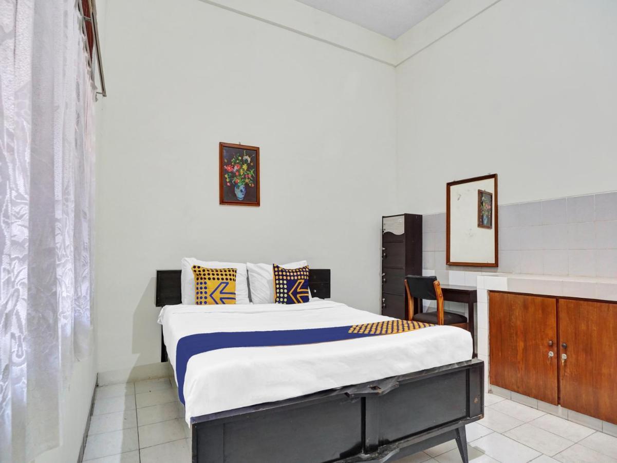 Oyo Life 90539 Taman Borobudur Guest House Syariah Blimbing  Εξωτερικό φωτογραφία