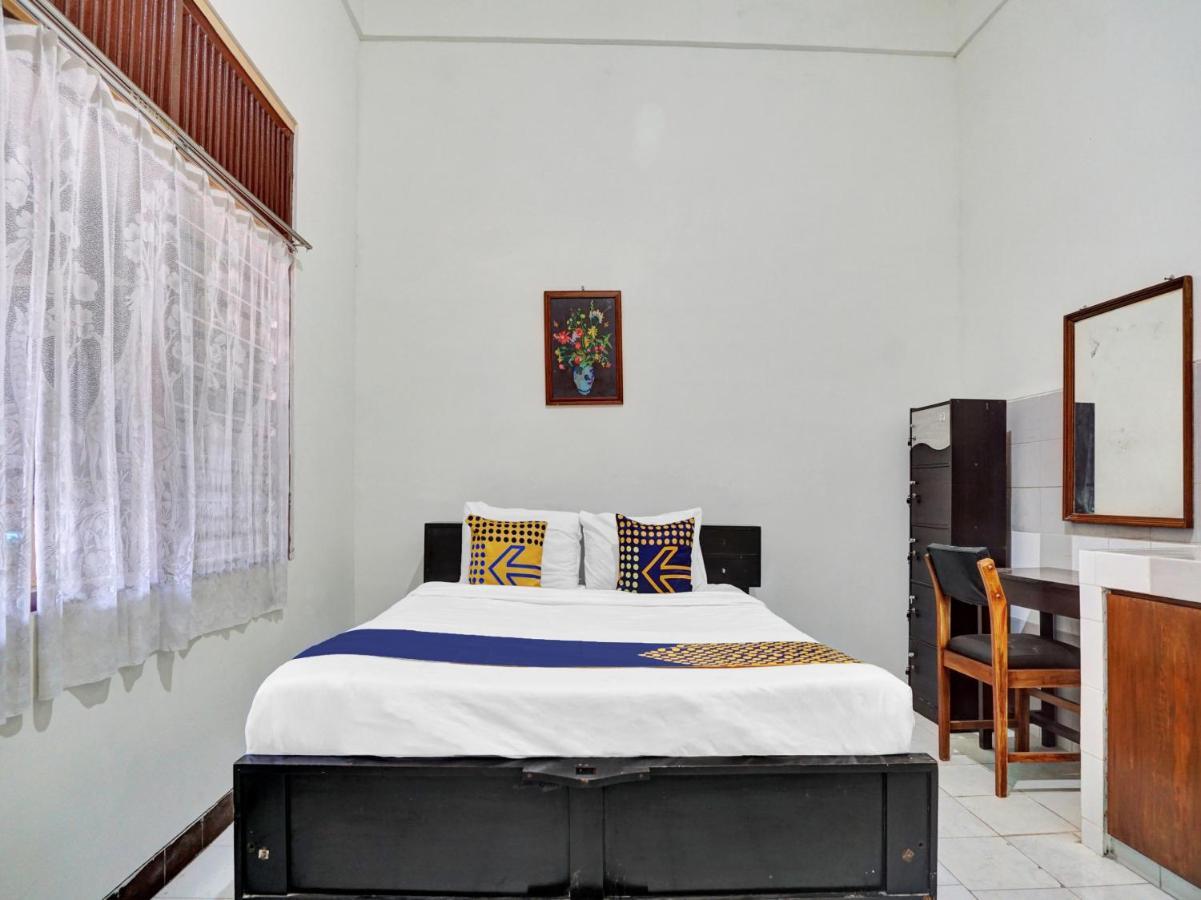 Oyo Life 90539 Taman Borobudur Guest House Syariah Blimbing  Εξωτερικό φωτογραφία