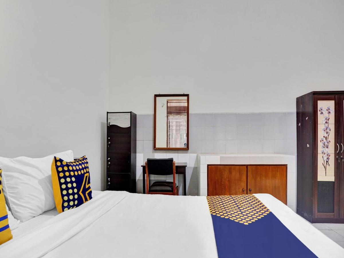 Oyo Life 90539 Taman Borobudur Guest House Syariah Blimbing  Εξωτερικό φωτογραφία