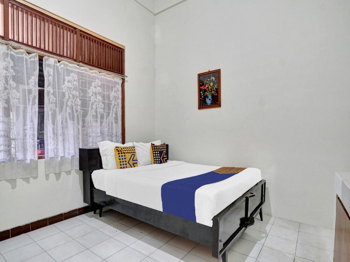 Oyo Life 90539 Taman Borobudur Guest House Syariah Blimbing  Εξωτερικό φωτογραφία