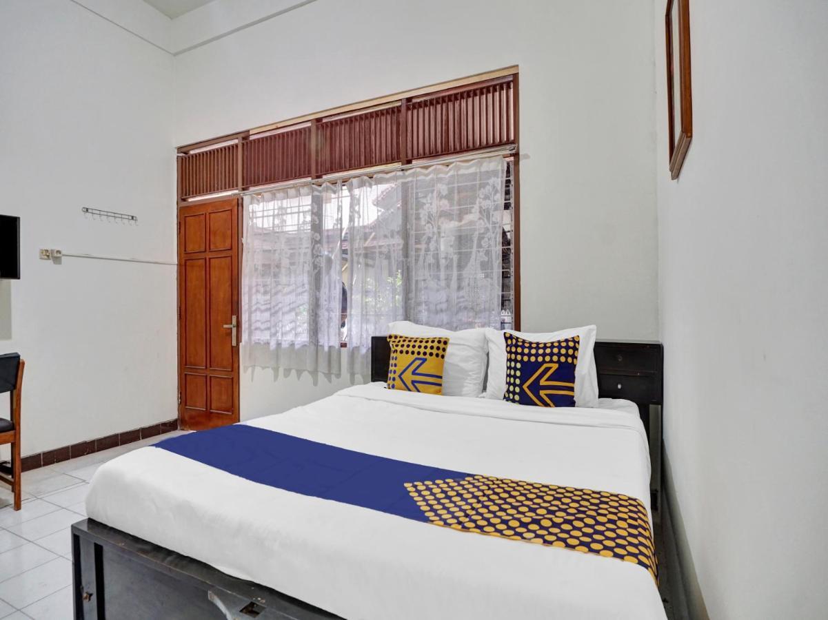 Oyo Life 90539 Taman Borobudur Guest House Syariah Blimbing  Εξωτερικό φωτογραφία