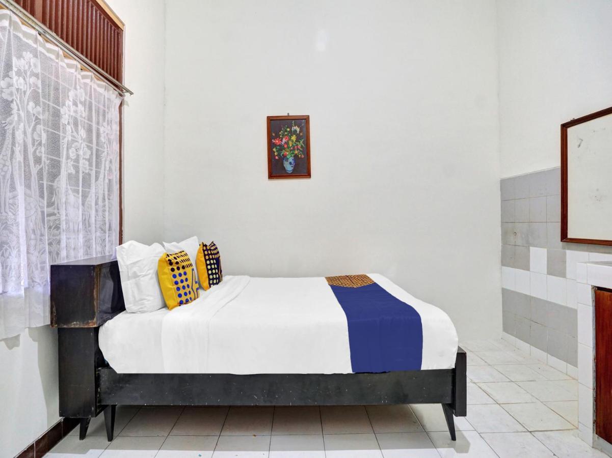 Oyo Life 90539 Taman Borobudur Guest House Syariah Blimbing  Εξωτερικό φωτογραφία